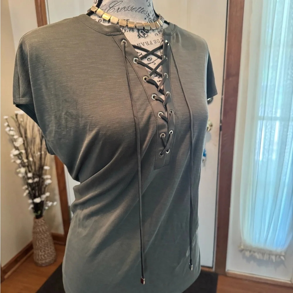 White House Black Market Green Tie Front Short Sleeve Tee size S - Picture 2 of 10